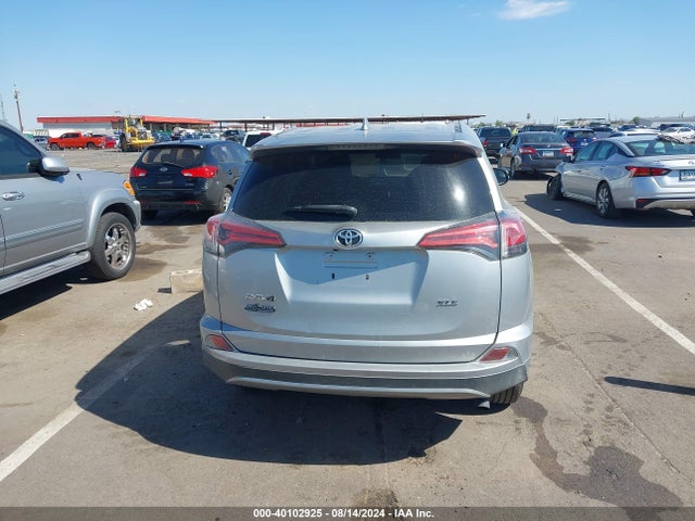Toyota Rav4 Xle 2018 2T3WFREV6JW469494 Image 16