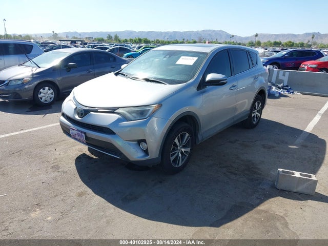 Toyota Rav4 Xle 2018 2T3WFREV6JW469494 Image 2