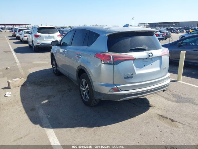 Toyota Rav4 Xle 2018 2T3WFREV6JW469494 Image 3