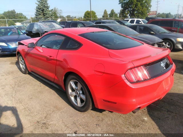 1FA6P8AM2F5375122 Ford Mustang V6