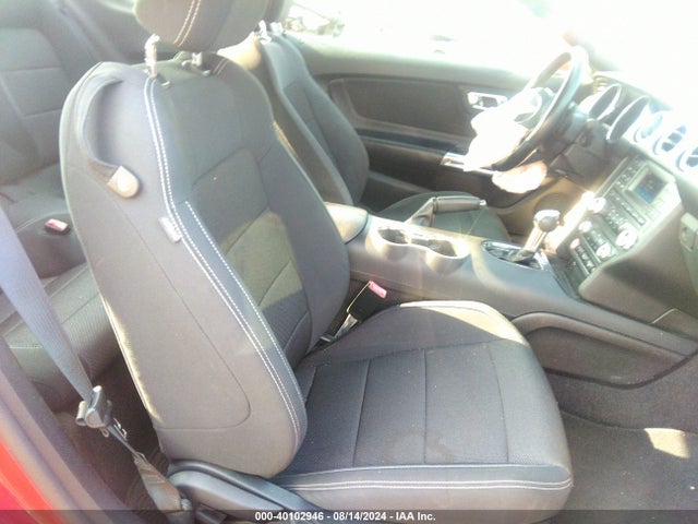 1FA6P8AM2F5375122 Ford Mustang V6