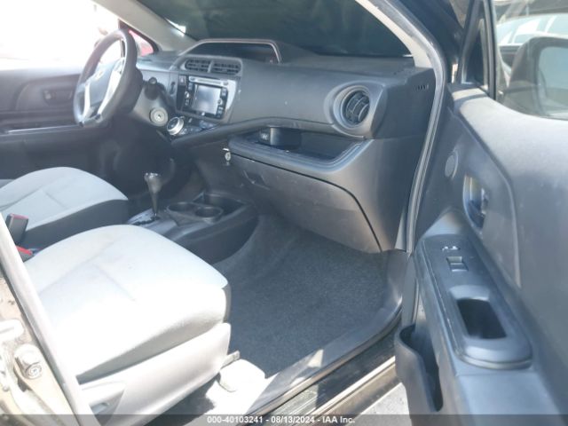 JTDKDTB33F1095243 Toyota Prius C One