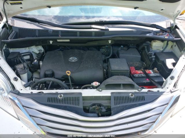 5TDYZ3DC7HS885272 Toyota Sienna Xle Premium 8 Passenger