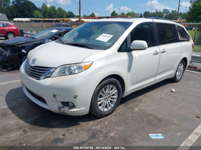 5TDYZ3DC7HS885272 Toyota Sienna Xle Premium 8 Passenger