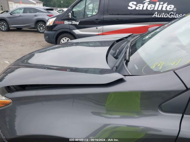 JTMBFREV9JJ205585 Toyota RAV4 LE