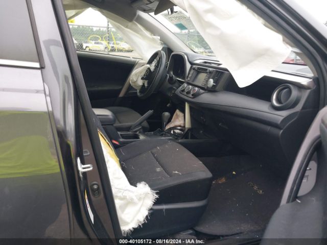 JTMBFREV9JJ205585 Toyota RAV4 LE