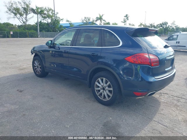 2011 PORSCHE CAYENNE WP1AA2A20BLA06765 Photo 2