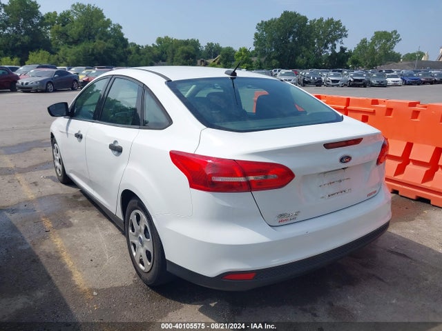 Ford FOCUS S 2015 1FADP3E26FL323877 Image 3