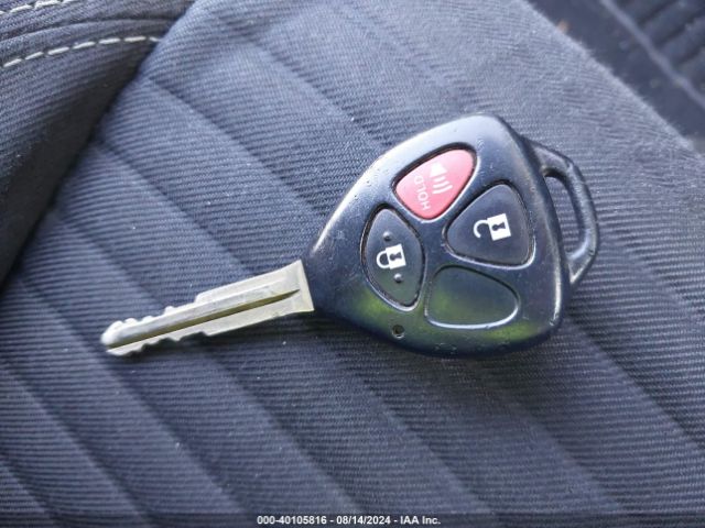 VNKKTUD38JA090674 Toyota YARIS LE