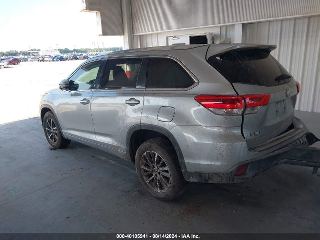Toyota Highlander Xle 2018 5TDKZRFH7JS547636 Image 3