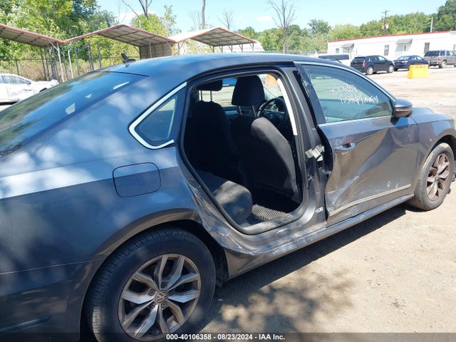 1VWAT7A30GC060783 Volkswagen Passat 1.8t S