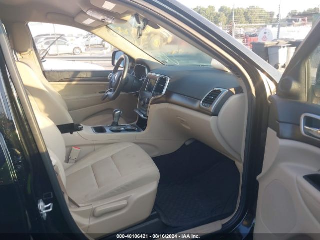 1C4RJFAG8JC328141 Jeep Grand Cherokee Laredo 4x4