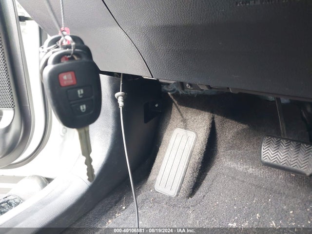 Toyota Rav4 Xle 2014 JTMWFREV3EJ001887 Image 11