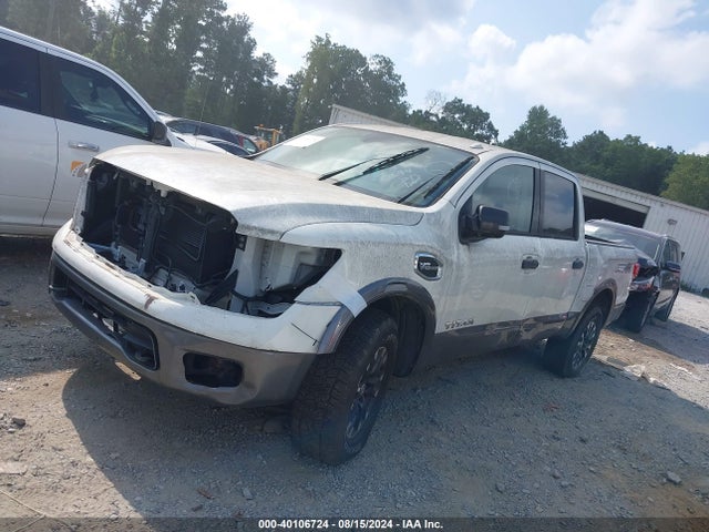 Nissan Titan Pro-4x 2017 1N6AA1E50HN536566 Image 2