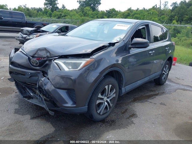 Toyota RAV4 LE 2018 2T3ZFREV4JW422445 Image 2