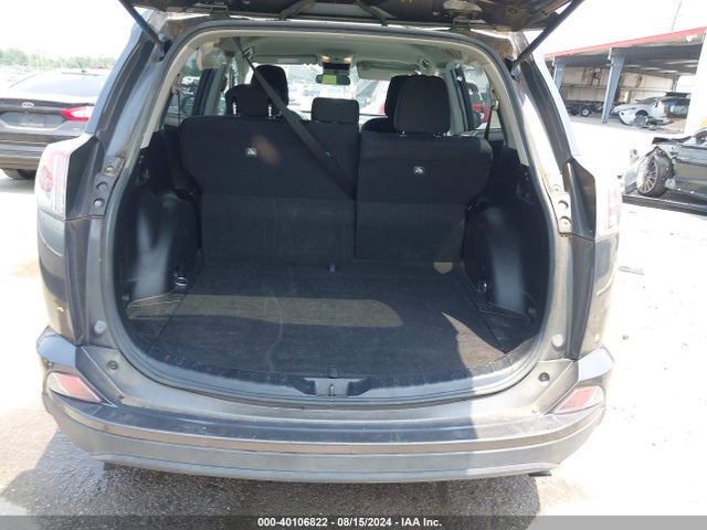 Toyota RAV4 LE 2018 2T3ZFREV4JW422445 Image 8