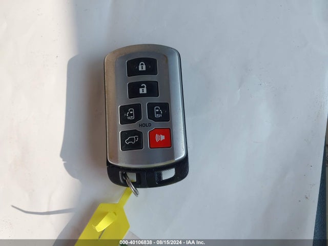 2018 Toyota Sienna Xle 7 Passenger მანქანა იყიდება აუქციონზე, vin: 5TDDZ3DC3JS202925, აუქციონის ნომერი: 40106838