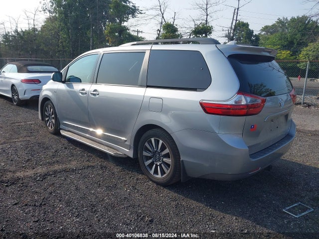 2018 Toyota Sienna Xle 7 Passenger მანქანა იყიდება აუქციონზე, vin: 5TDDZ3DC3JS202925, აუქციონის ნომერი: 40106838