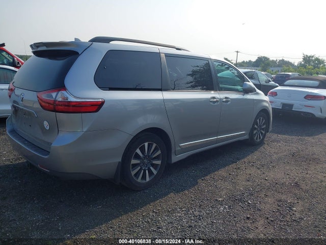 2018 Toyota Sienna Xle 7 Passenger მანქანა იყიდება აუქციონზე, vin: 5TDDZ3DC3JS202925, აუქციონის ნომერი: 40106838