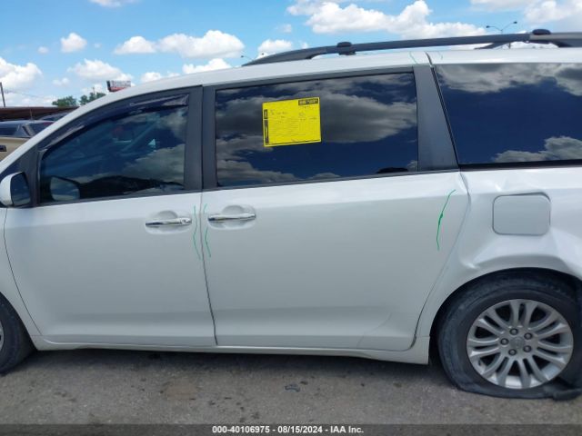 5TDYZ3DC6HS863411 Toyota Sienna Xle 8 Passenger