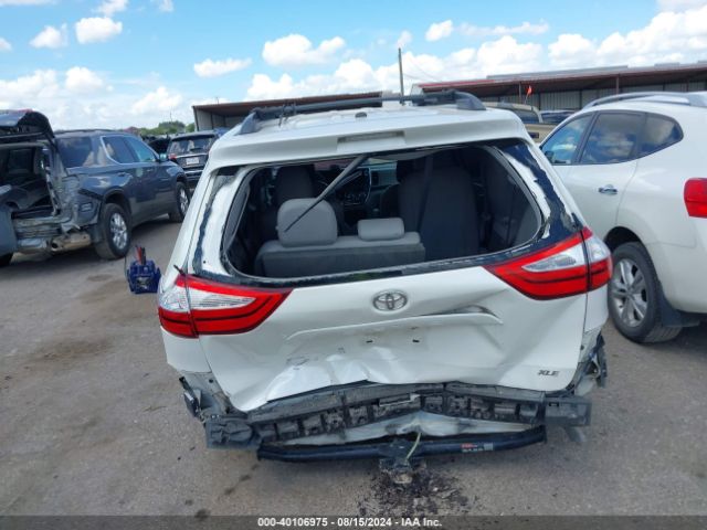 5TDYZ3DC6HS863411 Toyota Sienna Xle 8 Passenger