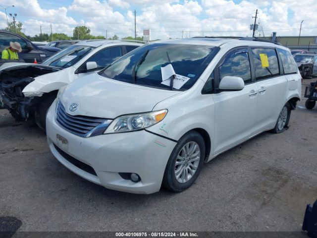 5TDYZ3DC6HS863411 Toyota Sienna Xle 8 Passenger