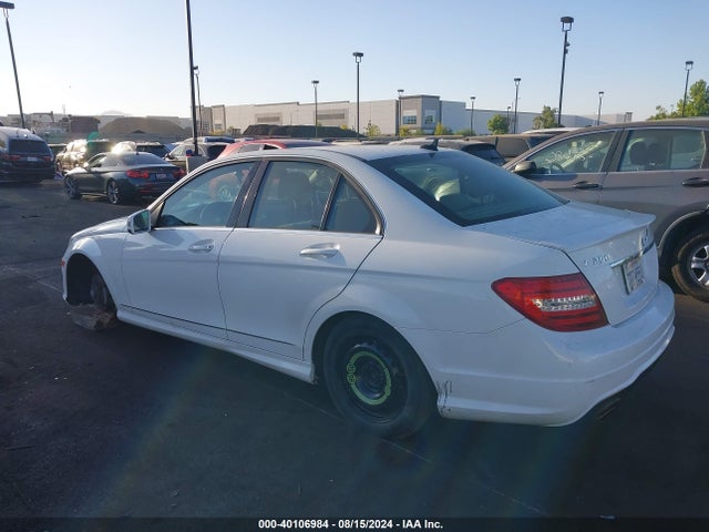 Продажа на аукционе авто 2013 Mercedes-benz C 250 Luxury/sport, vin: WDDGF4HB5DR271380, номер лота: 40106984