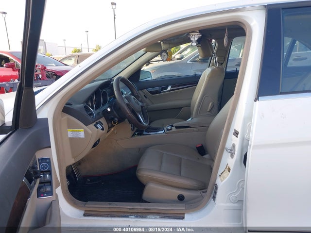 Продажа на аукционе авто 2013 Mercedes-benz C 250 Luxury/sport, vin: WDDGF4HB5DR271380, номер лота: 40106984