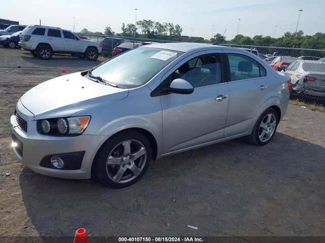 Chevrolet Sonic Ltz Auto 2015 1G1JE5SB0F4164327 Image 2