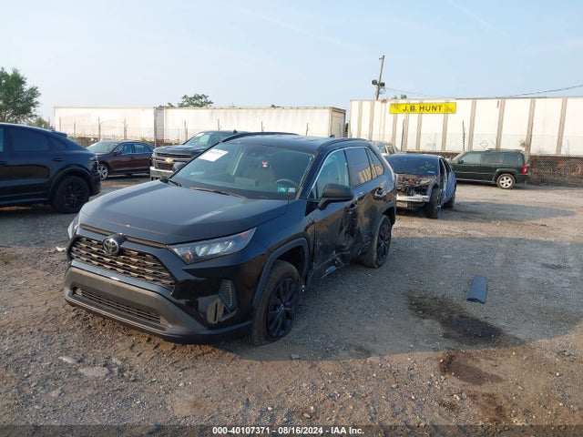 Toyota RAV4 LE 2019 2T3F1RFV7KC050067 Image 2