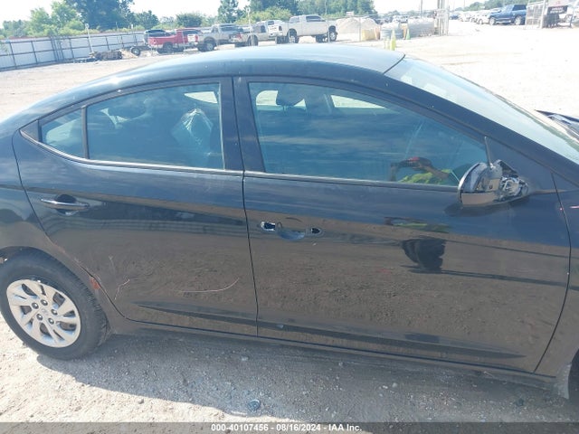 Hyundai ELANTRA SE 2018 KMHD74LF3JU588941 Image 13