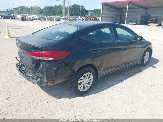 Hyundai ELANTRA SE 2018 KMHD74LF3JU588941 Image 4