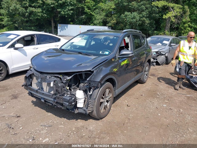 Toyota Rav4 Xle 2017 JTMRFREV8HD216584 Image 2