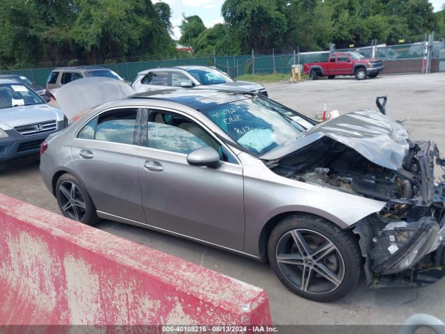 WDD3G4EB9KW001468 Mercedes-Benz A 220