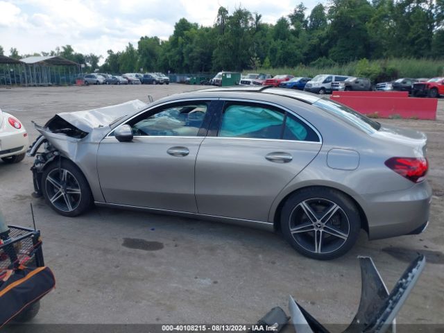 WDD3G4EB9KW001468 Mercedes-Benz A 220