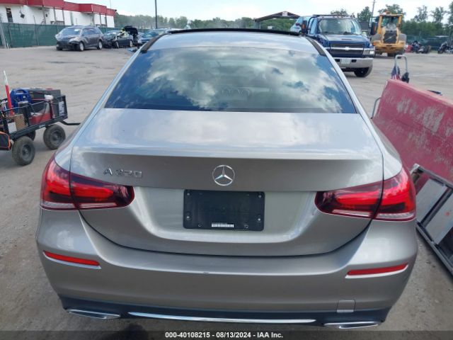 WDD3G4EB9KW001468 Mercedes-Benz A 220
