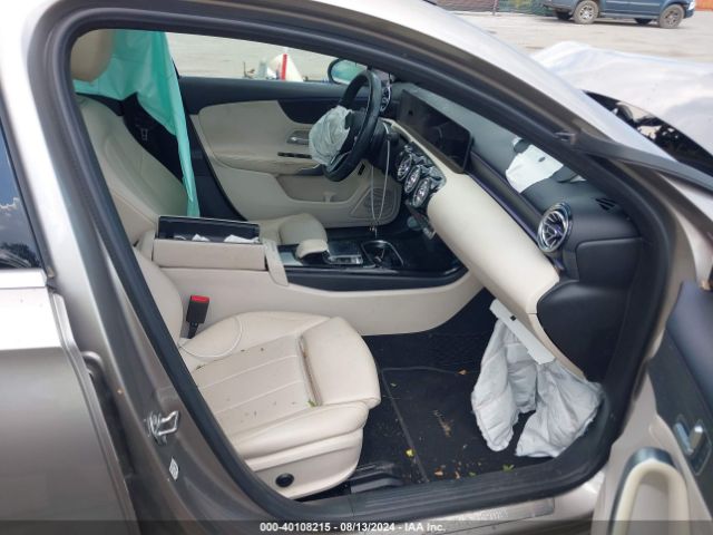 WDD3G4EB9KW001468 Mercedes-Benz A 220