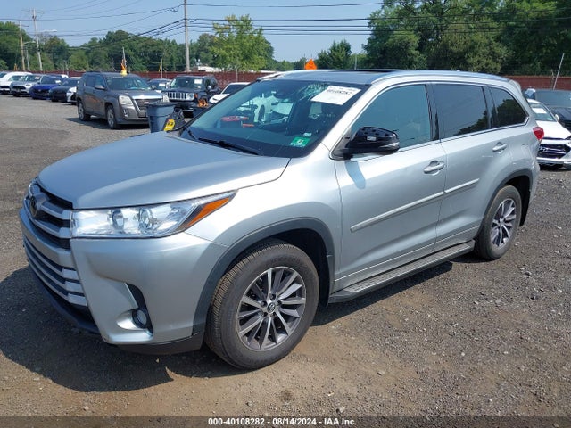 Toyota Highlander Xle 2018 5TDJZRFH5JS821752 Image 2
