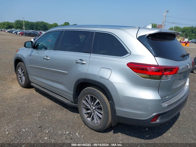 Toyota Highlander Xle 2018 5TDJZRFH5JS821752 Image 3