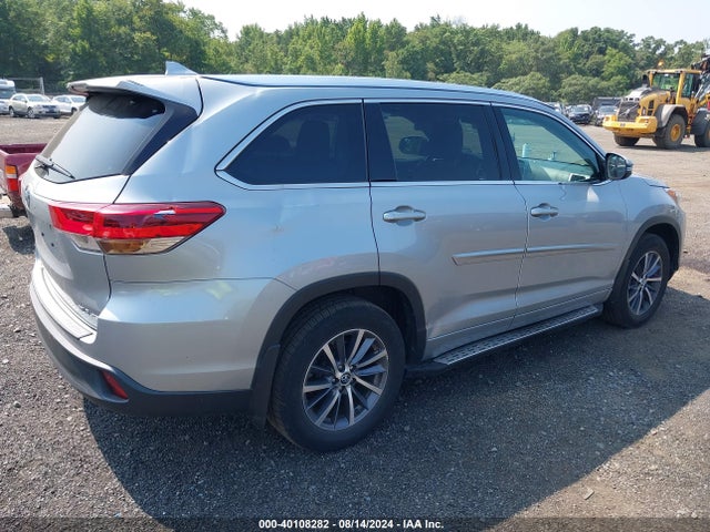 Toyota Highlander Xle 2018 5TDJZRFH5JS821752 Image 4