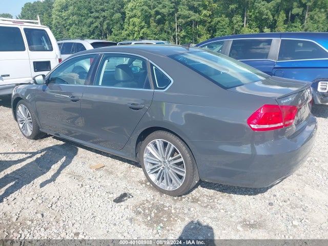 1VWBT7A32FC003469 Volkswagen Passat 1.8t Sport