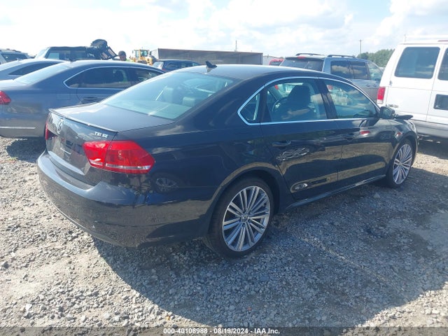 1VWBT7A32FC003469 Volkswagen Passat 1.8t Sport