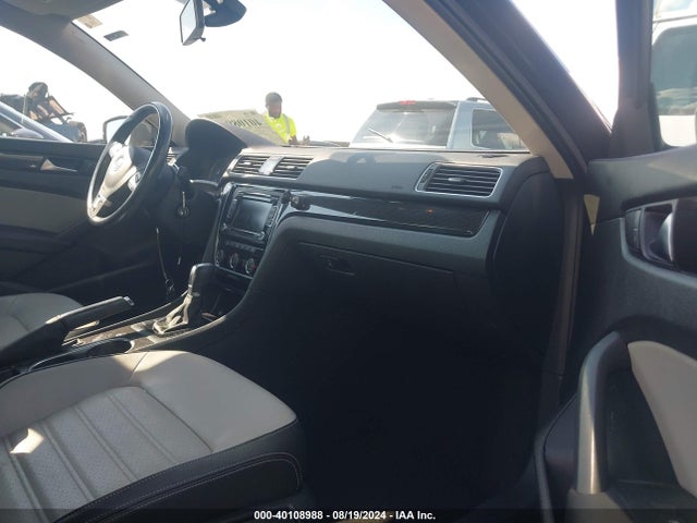1VWBT7A32FC003469 Volkswagen Passat 1.8t Sport