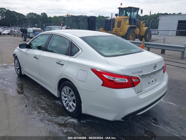 Nissan Altima 2.5 S 2017 1N4AL3AP8HC184662 Image 3