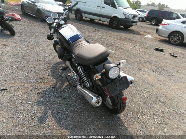 2021 MOTO GUZZI V7 ZGUKZUB07MM000172 Photo 2