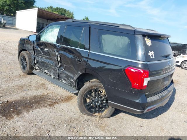 1FMJU1HTXNEA61665 Ford Expedition Xlt