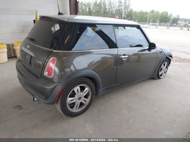 2006 MINI COOPER WMWRC33576TJ77382 Photo 3