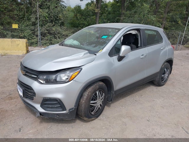 Chevrolet TRAX LS 2017 3GNCJKSB5HL279732 Image 2