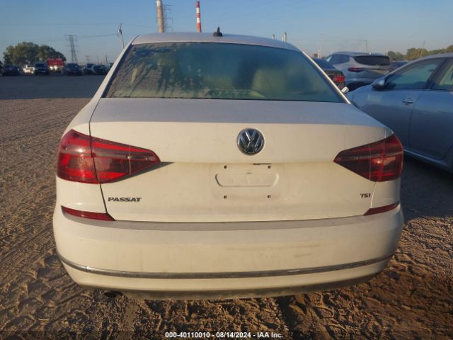 1VWLA7A35KC010016 Volkswagen Passat 2.0t Wolfsburg Edition