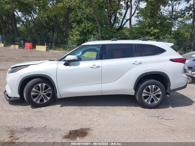 Toyota Highlander Xle 2022 5TDGZRBH9NS597133 Image 14